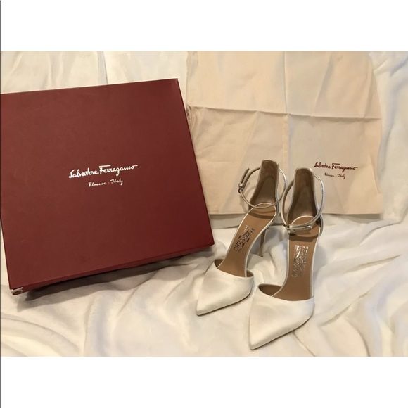 ⚡️SUPER SALE⚡️Salvatore Ferragamo Pumps MSRP $1075 - Picture 8 of 8